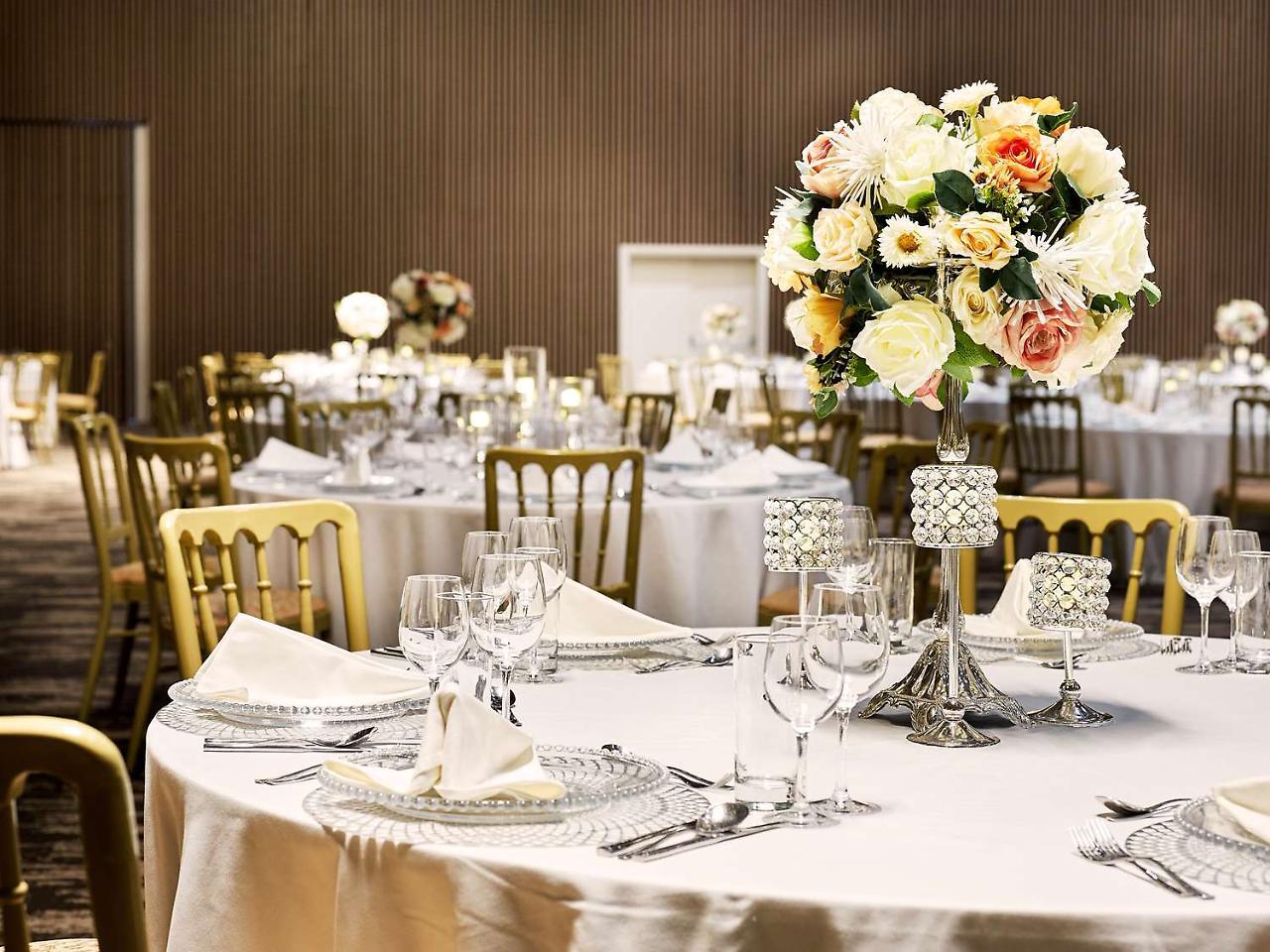 Radisson Blu Hotel & Convention Centre Kigali Zewnętrze zdjęcie A table set for a formal dinner