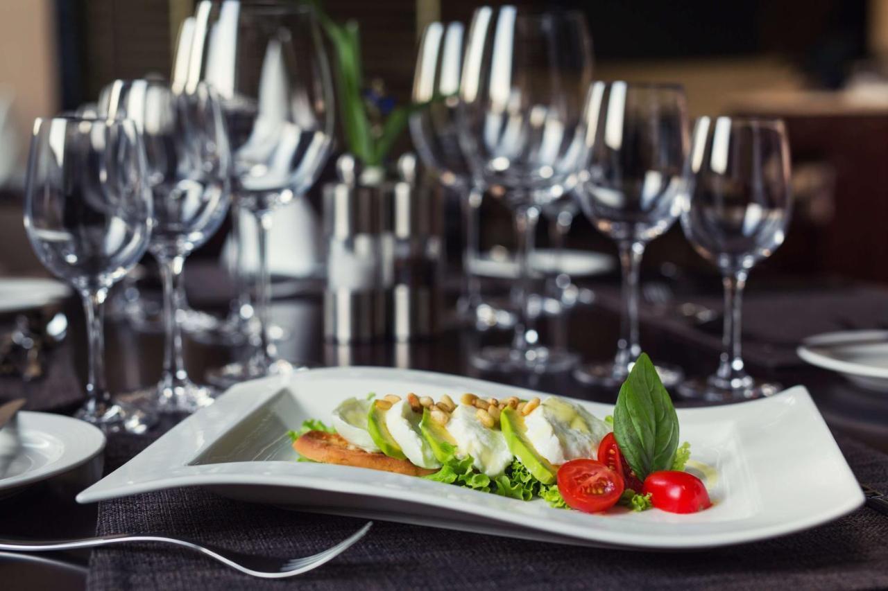 Radisson Blu Hotel & Convention Centre Kigali Zewnętrze zdjęcie A salad
