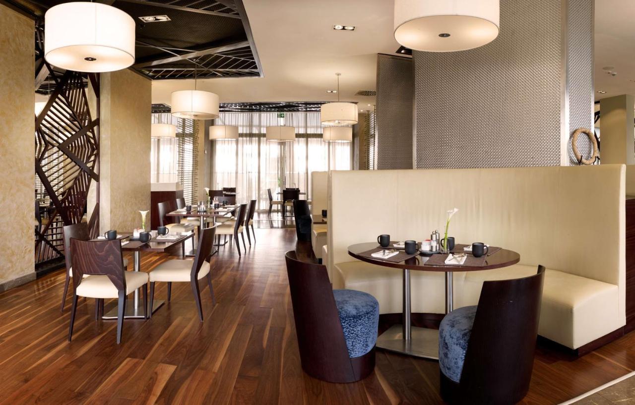 Radisson Blu Hotel & Convention Centre Kigali Zewnętrze zdjęcie The interior of the restaurant